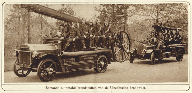300998 Afbeelding van twee brandweerwagens van de Utrechtse brandweer.N.B. De foto is genomen bij het 75-jarig bestaan ...
